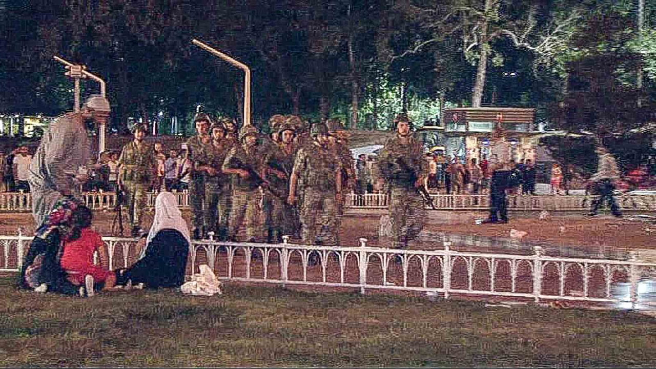 İHLAS HABER AJANSI'NIN 15 TEMMUZ 2016 GECESİ YAŞANAN DARBE GİRİŞİMİNDEKİ DEHŞETİ VE MİLLETİN DİK...