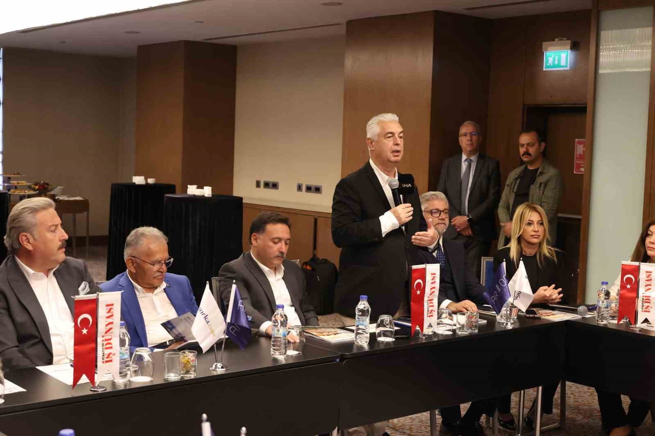 İHLAS MEDYA GRUBU BÜNYESİNDEKİ TÜRKİYE'DE İŞ DÜNYASI DERGİSİ TARAFINDAN DÜZENLENEN EKONOMİYE YÖN...