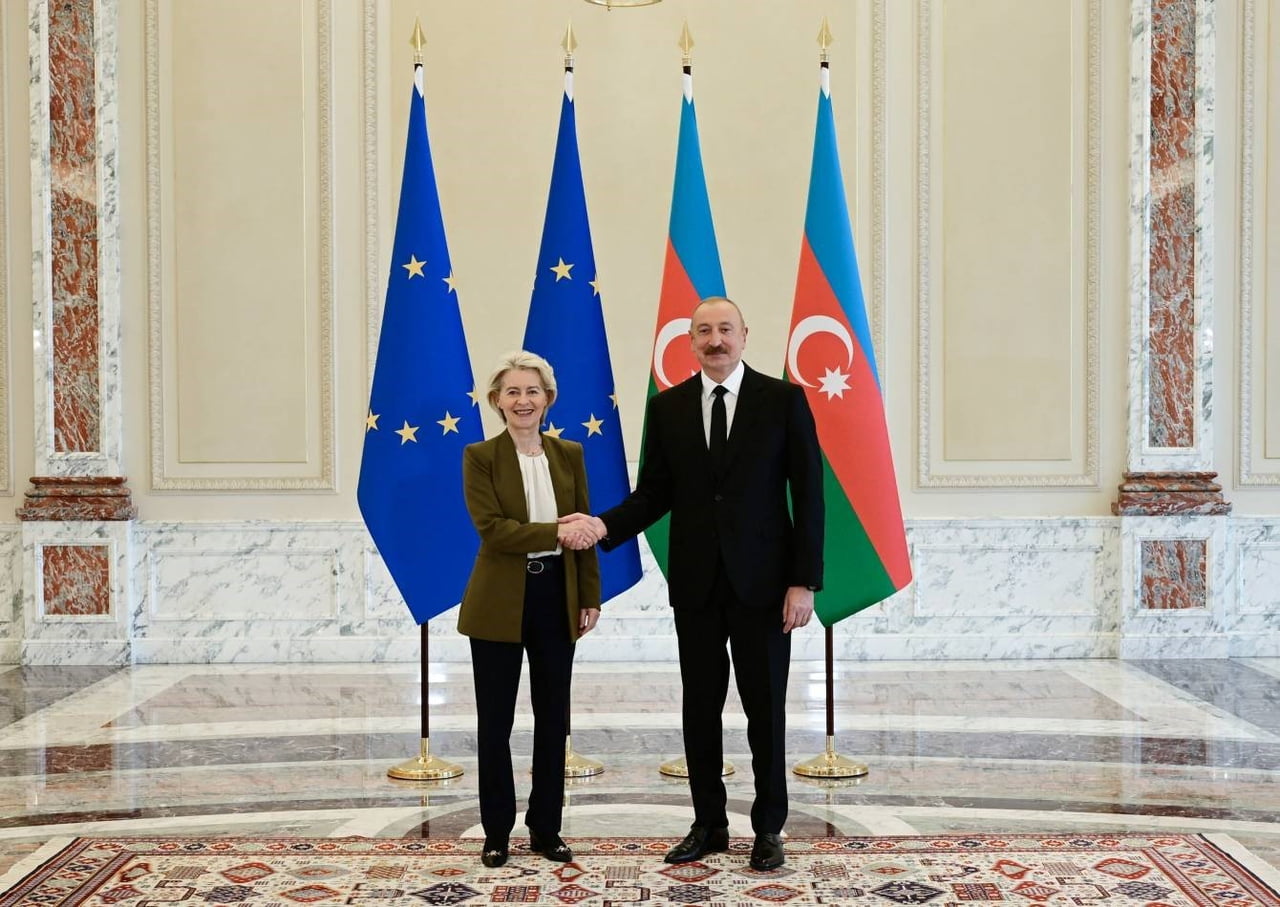 İKİLİ VE HEYETLER ARASI GÖRÜŞMELERİN ARDINDAN LEYEN VE ALİYEV ORTAK BASIN TOPLANTISI...