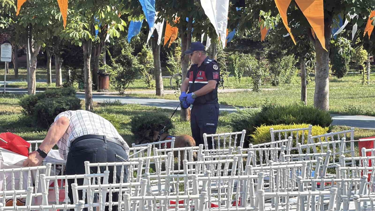 İL DANIŞMA MECLİSİ TOPLANTISI ÖNCESİNDE, DEDE KORKUT PARKI'NDA JANDARMA EKİPLERİ TARAFINDAN HASSAS...
