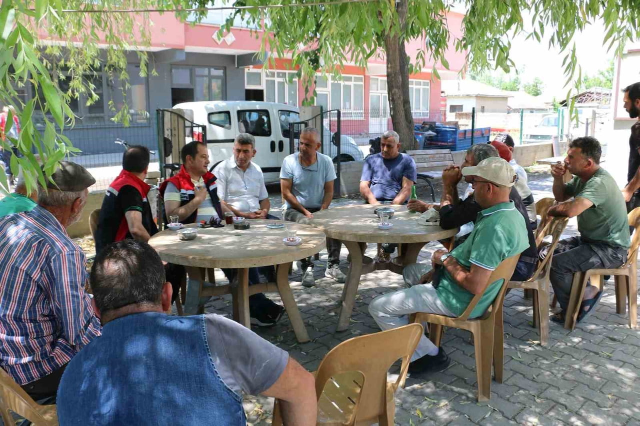 İL TARIM VE ORMAN MÜDÜRÜ KOÇAKER, ULUKÖY'DE ÇİFTÇİLERLE BULUŞTU