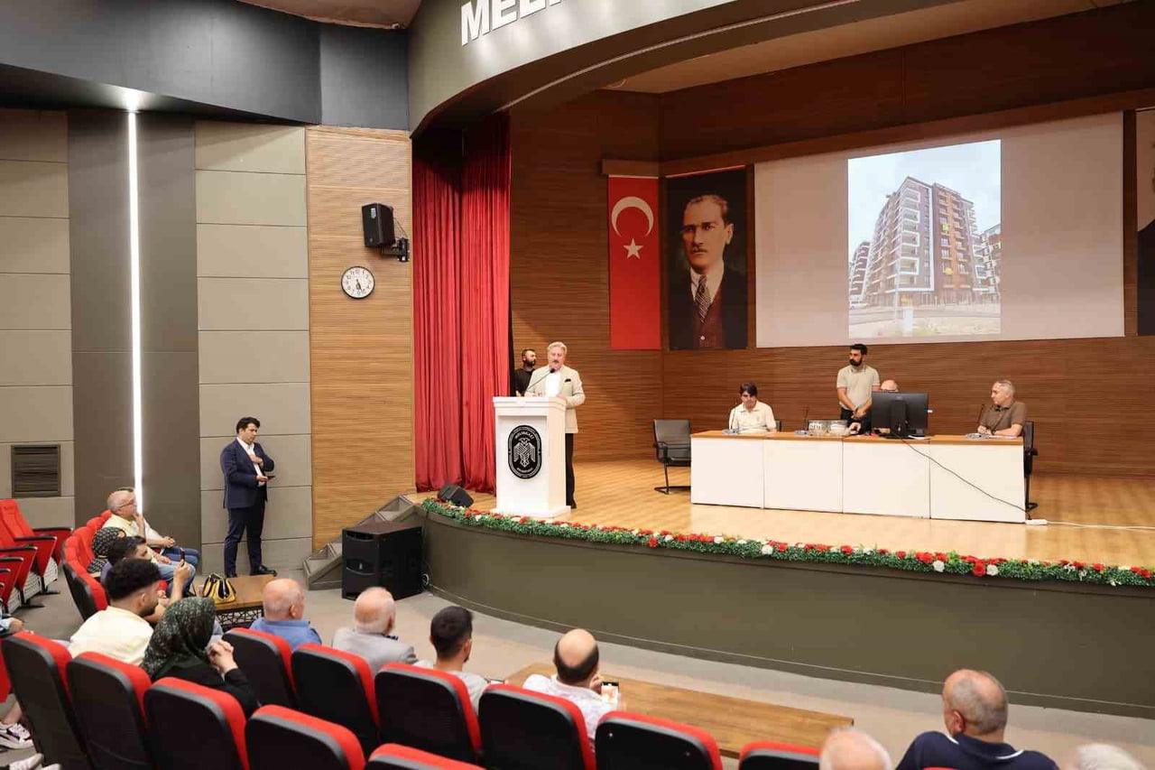 İLÇEDEKİ REKOR YATIRIMLARINI KENTSEL DÖNÜŞÜM PROJELERİ İLE DE PERÇİNLEYEN MELİKGAZİ BELEDİYESİ...