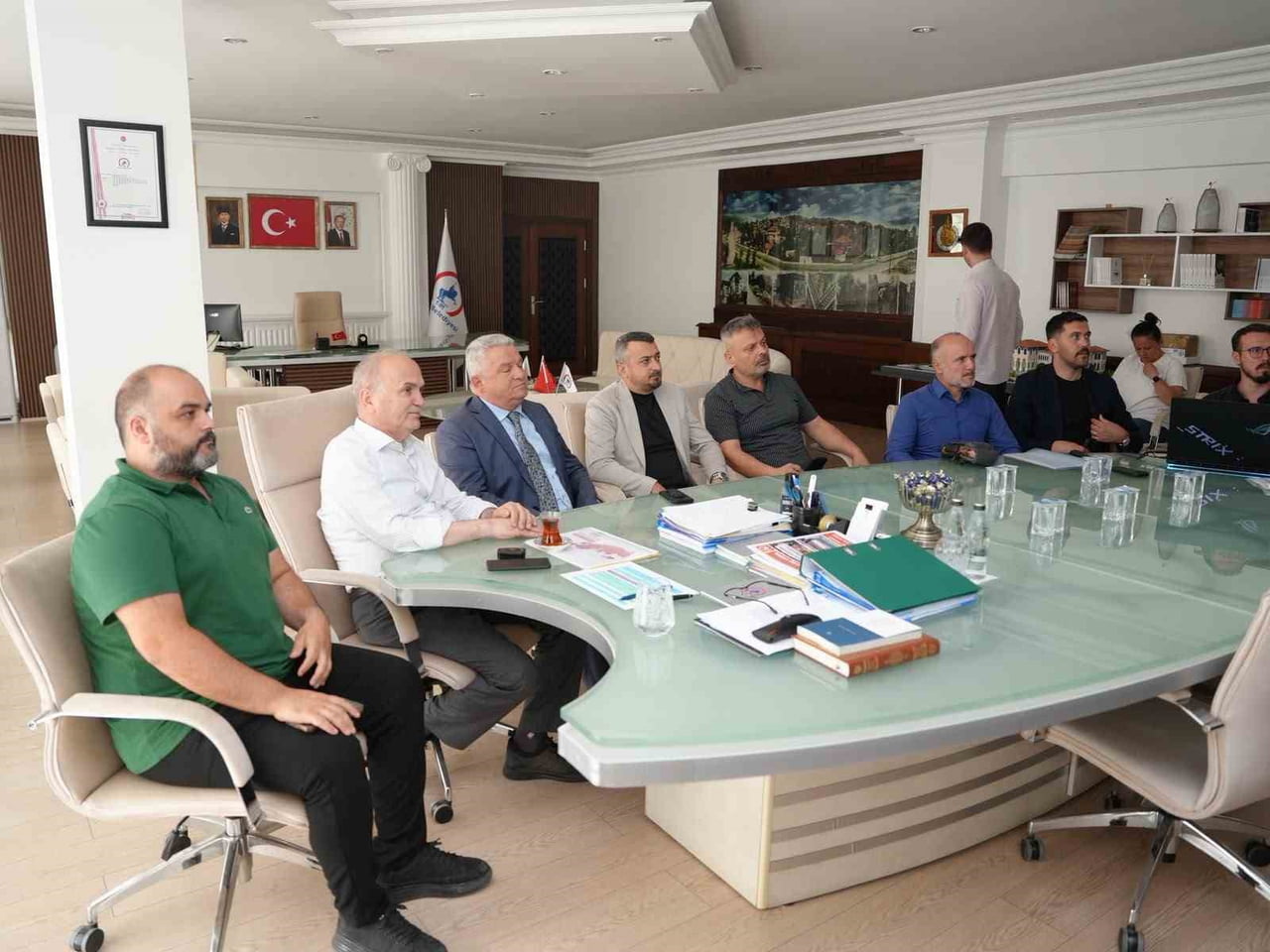 İLÇEYE MODERN BİR TİCARET VE YAŞAM ALANI KAZANDIRACAK PROJE, DÜZENLENEN TOPLANTIDA TÜM...
