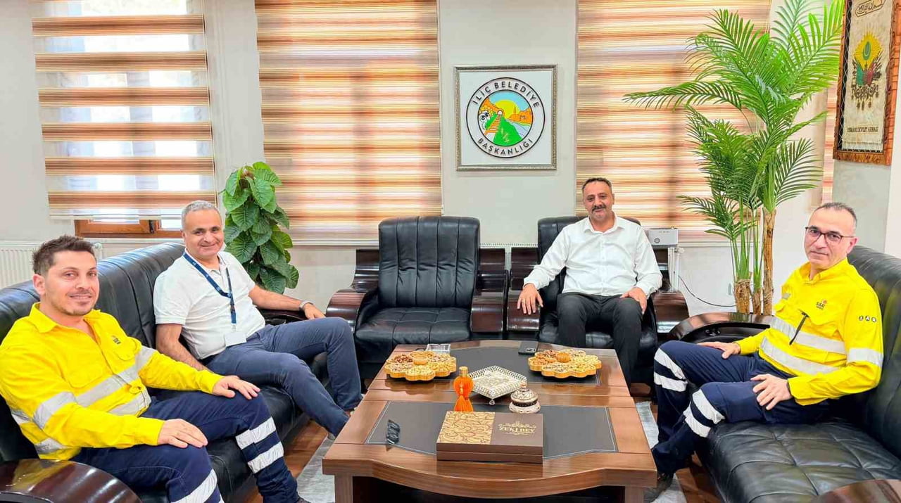 İLİÇ BELEDİYE BAŞKANI MEHMET ELÇİ (SAĞDAN İKİNCİ), ETİ BAKIR GENEL MÜDÜRÜ ASIM AKBAŞ (SOLDAN...