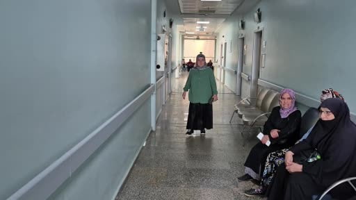 İlk ayakkabısını 51 yaşında giyebildi