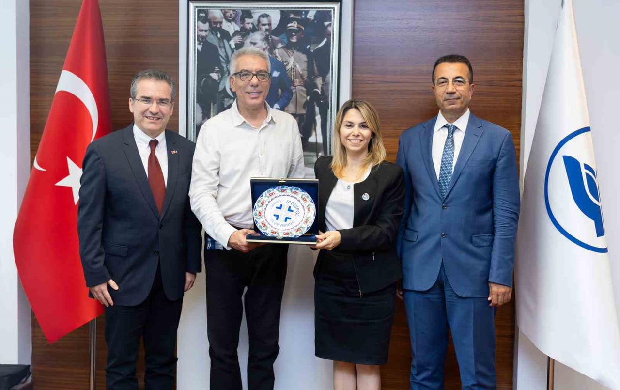 İMZA TÖRENİNE YAŞAR ÜNİVERSİTESİ REKTÖRÜ PROF. DR. LEVENT KANDİLLER, REKTÖR YARDIMCISI PROF. DR....