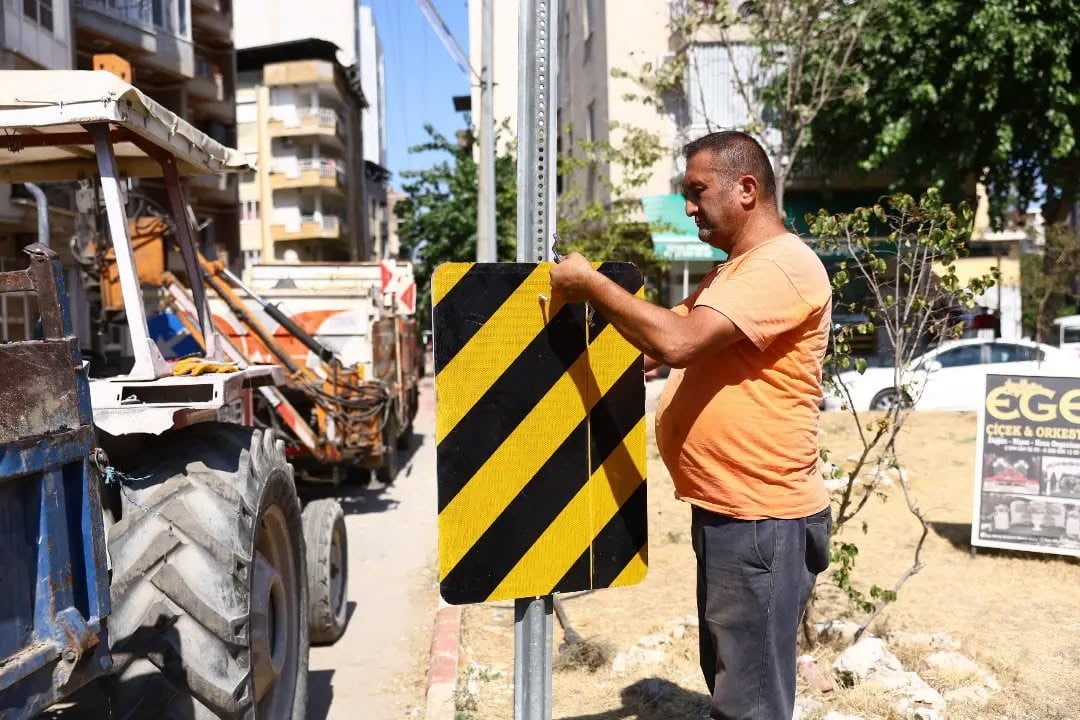 İNCİRLİOVA'DA KOÇARLI KAVŞAĞI İLE ANAYOLU BİRBİRİNE BAĞLAYAN 427 SOKAK VE ESKİ BUZ FABRİKASI...