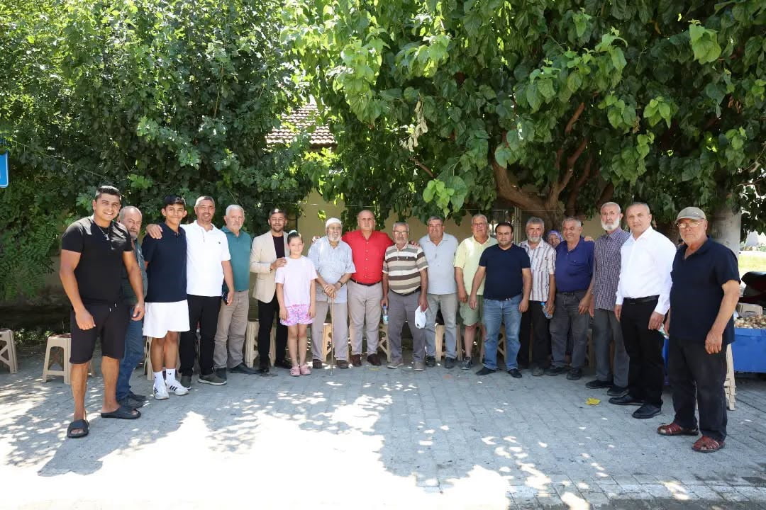 İNCİRLİOVA BELEDİYE BAŞKANI AYTEKİN KAYA, DEREAĞZI MAHALLESİ'NDE MAHALLE SAKİNLERİ TARAFINDAN...