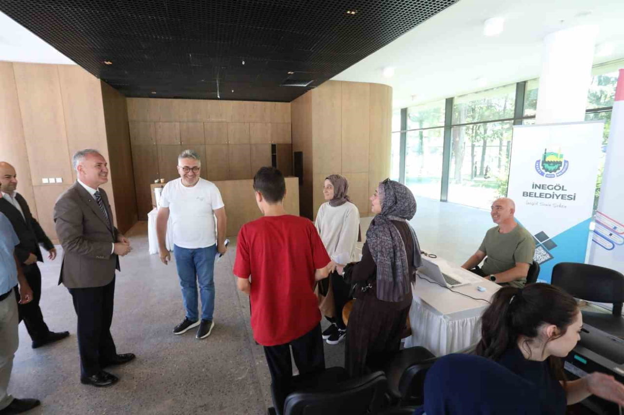 İNEGÖL BELEDİYE BAŞKANI ALPER TABAN, ÜNİVERSİTE TERCİH DÖNEMİNDE ÖĞRENCİLERE ÜCRETSİZ DANIŞMANLIK...