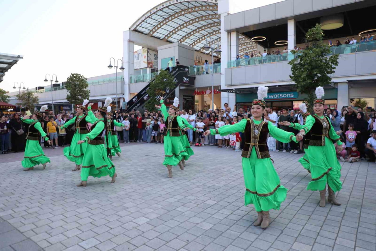 İNEGÖL BELEDİYESİ’NİN DÜZENLEDİĞİ 39. ULUSLARARASI KÜLTÜR SANAT FESTİVALİ, DIŞ PARK GÖSTERİLERİYLE...