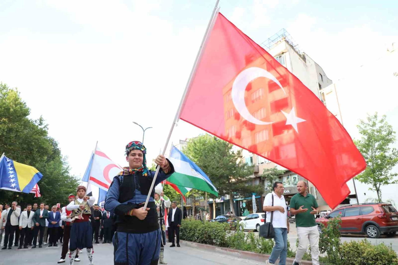 İNEGÖL BELEDİYESİ’NİN DÜZENLEDİĞİ 39. ULUSLARARASI KÜLTÜR SANAT FESTİVALİ, PAZAR AKŞAMI HİKMET...