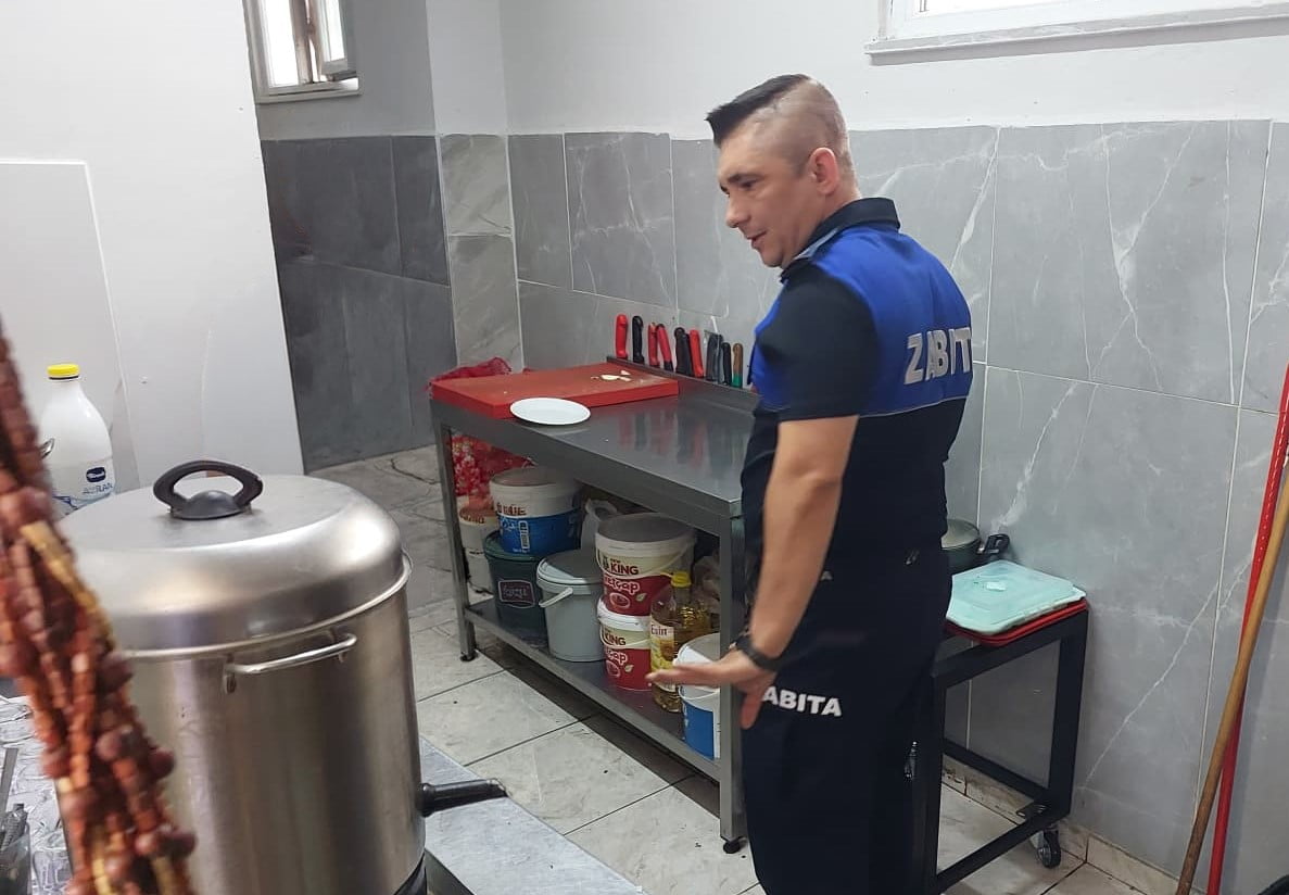 İNEGÖL BELEDİYESİ ZABITA MÜDÜRLÜĞÜ EKİPLERİ, RUTİN DENETİM FAALİYETLERİ KAPSAMINDA DÖNER...