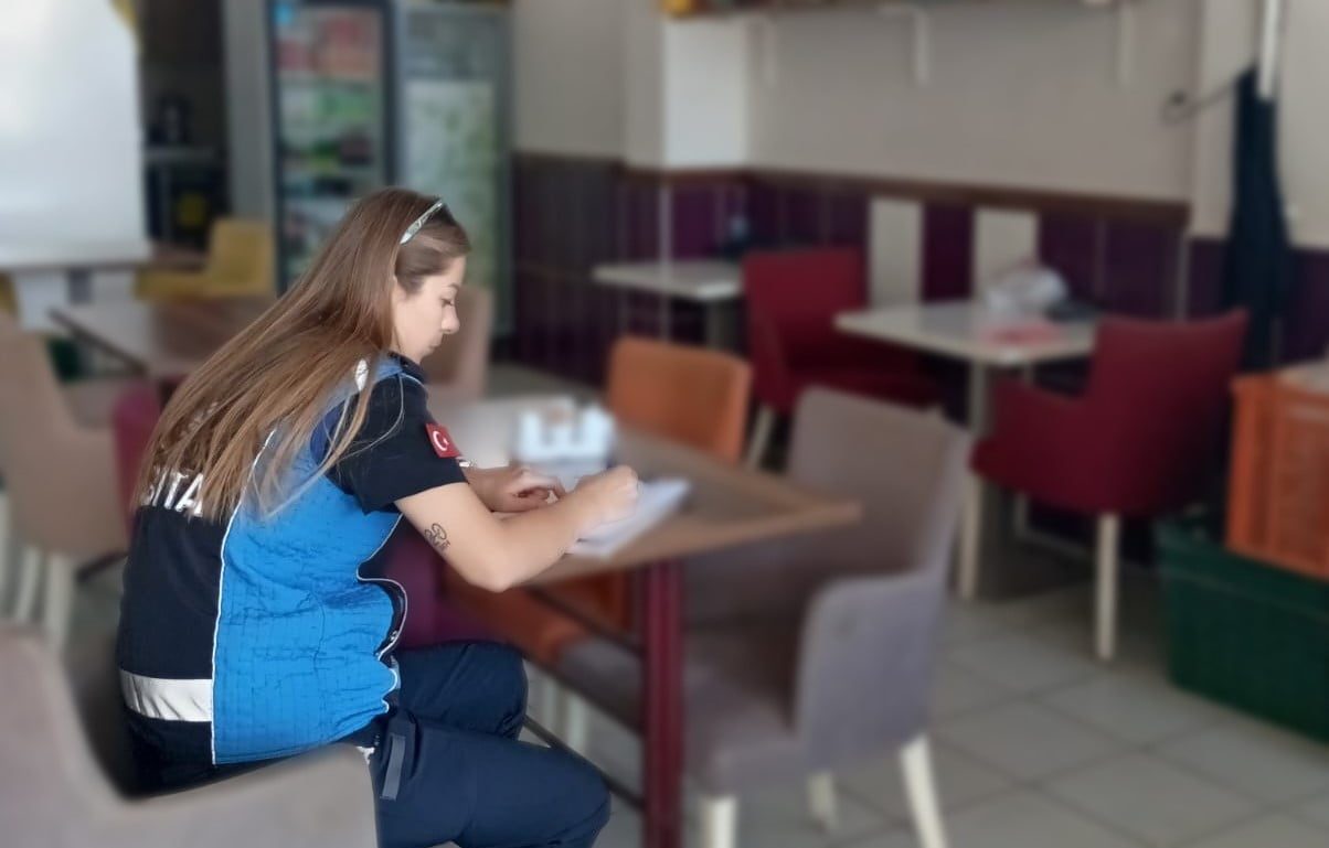 İNEGÖL BELEDİYESİ ZABITA MÜDÜRLÜĞÜ EKİPLERİ, RUTİN DENETİM FAALİYETLERİ KAPSAMINDA DÖNER...