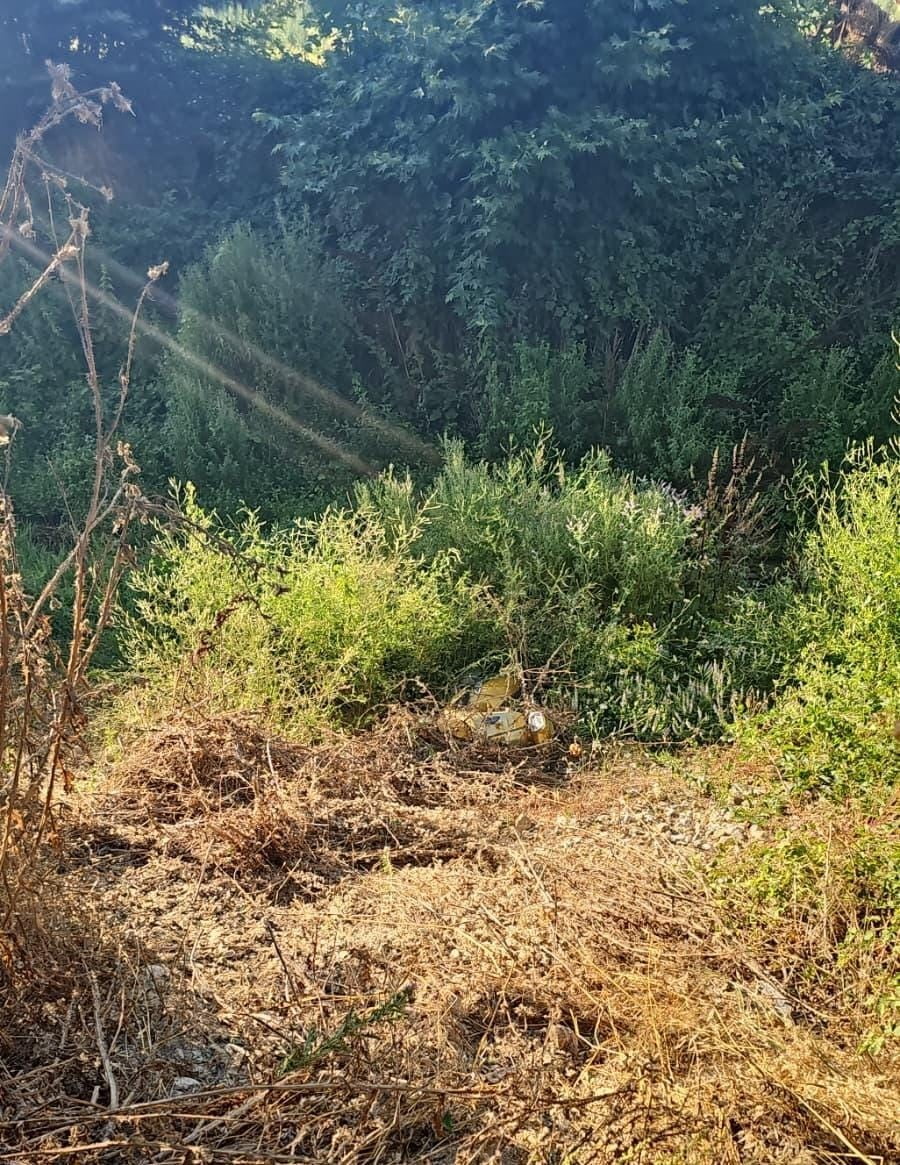 İNEGÖL İLÇESİNDE ŞARAMPOLE YUVARLANAN MOTOSİKLETİN GENÇ KADIN SÜRÜCÜSÜ YARALANDI.