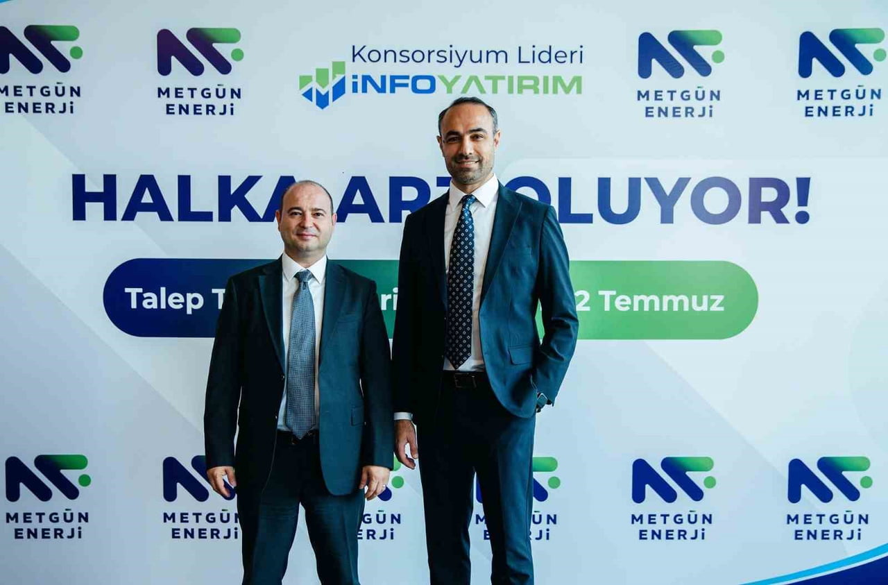 İNFO YATIRIM GENEL MÜDÜR YARDIMCISI HÜSEYİN GÜLER(SOLDA) VE METGÜN ENERJİ GENEL MÜDÜRÜ UĞUR...