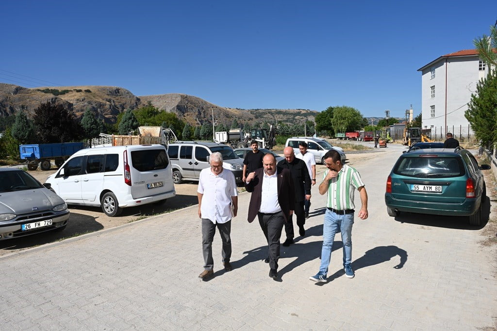 İNÖNÜ BELEDİYESİ, İLÇE GENELİNDE SÜRDÜRDÜĞÜ BAKIM, ONARIM VE ÇEVRE DÜZENLEME ÇALIŞMALARINA OTOSAN...