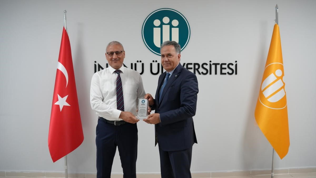 İNÖNÜ ÜNİVERSİTESİNDE BAŞARILI AKADEMİSYENLERE ARAŞTIRMA PERFORMANSI PLAKETİ