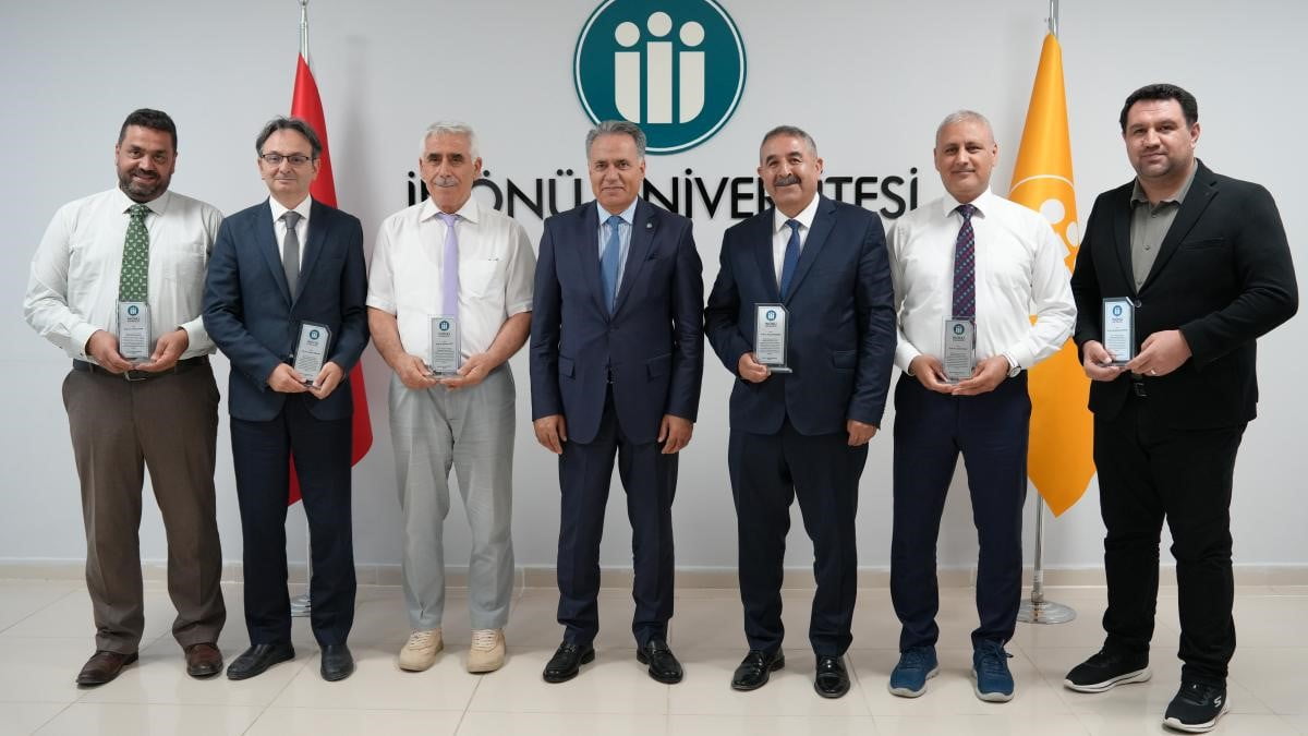 İNÖNÜ ÜNİVERSİTESİNDE BAŞARILI AKADEMİSYENLERE ARAŞTIRMA PERFORMANSI PLAKETİ