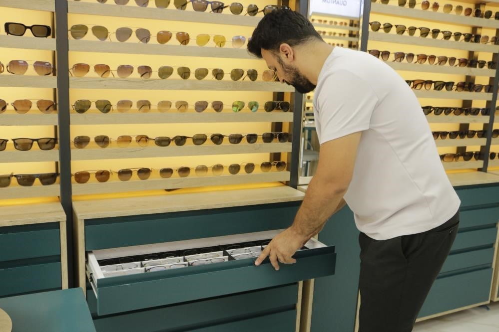 İNTERNETTEN KONTAKT LENS SATIŞININ ÖNÜNÜ AÇAN DÜZENLEME OPTİK SEKTÖRÜNDE CİDDİ TEPKİ ÇEKTİ....