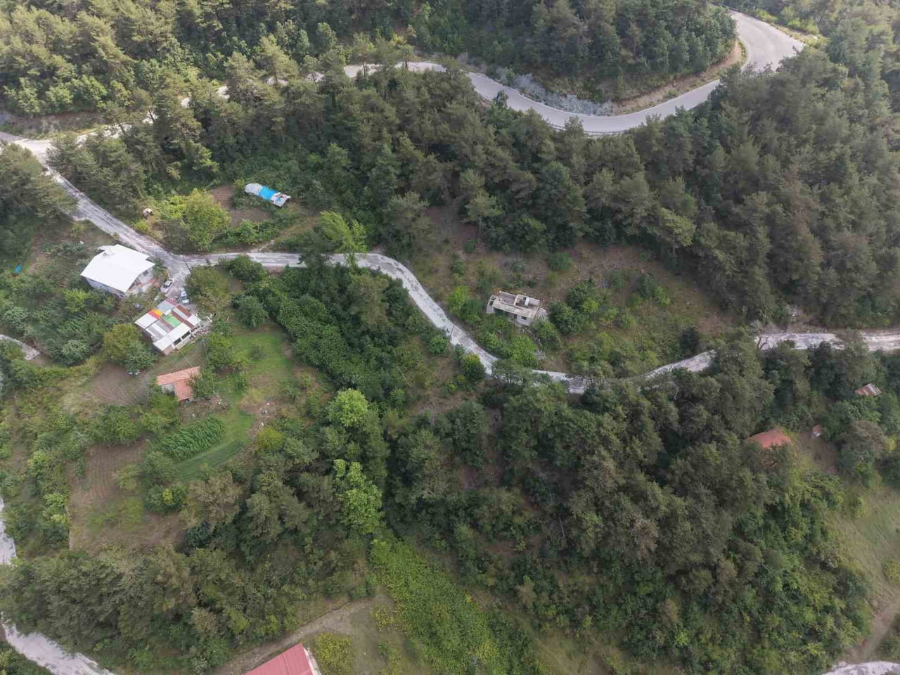 İSKENDERUN BELEDİYE BAŞKANI MEHMET DÖNMEZ, KALEDİBİ YAYLASI’NDA YÜRÜTÜLEN YOL ÇALIŞMALARINI...