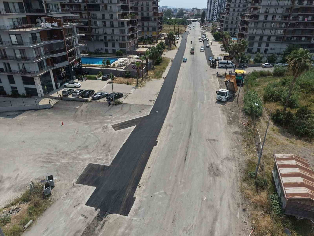 İSKENDERUN BELEDİYESİ EKİPLERİ TARAFINDAN İLÇE GENELİNDE YÜRÜTÜLEN ASFALTLAMA ÇALIŞMALARI...
