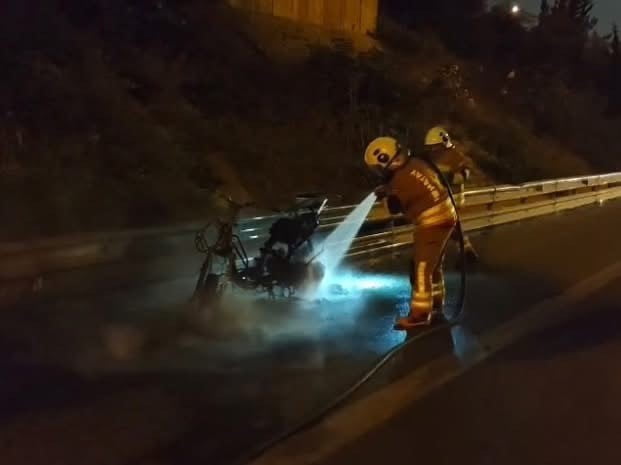 İSKENDERUN’DA OTOYOLDA ÇIKAN MOTOSİKLET YANGINI, İTFAİYE EKİPLERİNİN MÜDAHALESİYLE KISA SÜREDE...
