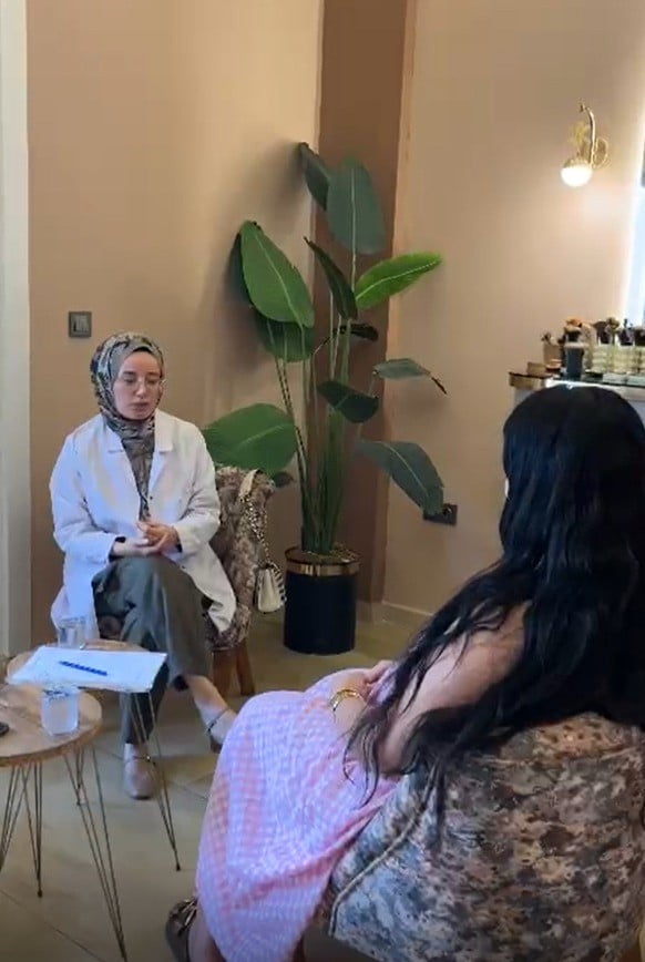 İSKENDERUN İLÇE SAĞLIK MÜDÜRLÜĞÜ EKİPLERİ, GEBELİĞİNİN SON ÜÇ AYINA GİREN ANNE ADAYINI İŞ YERİNDE...