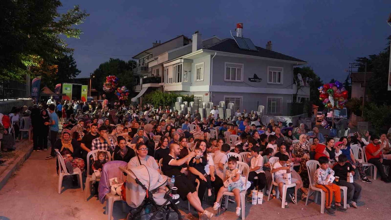 ISPARTA'DA YAZ AKŞAMLARI ÇOCUK SİNEMASI İLE RENKLENİYOR