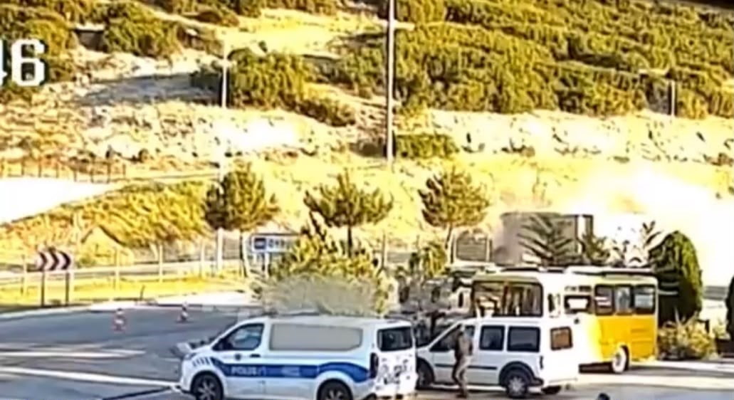 ISPARTA'NIN KEÇİBORLU İLÇESİNDE TIR SÜRÜCÜSÜNÜN DİREKSİYON HAKİMİYETİNİ KAYBETMESİ SONUCU...