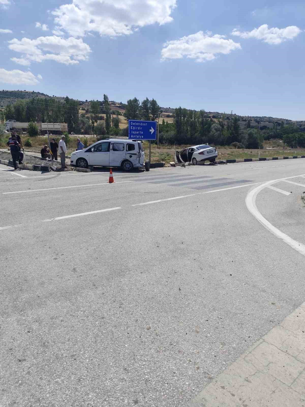 ISPARTA'NIN YALVAÇ İLÇESİNDE MEYDANA GELEN TRAFİK KAZASINDA 1 KİŞİ YARALANDI.