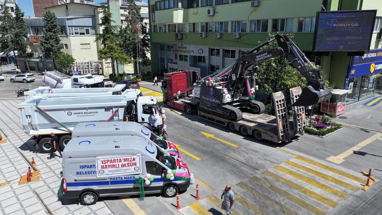ISPARTA BELEDİYESİ’NİN ARAÇ FİLOSUNA 6 YENİ ARAÇ VE İŞ MAKİNESİ KAZANDIRILDI