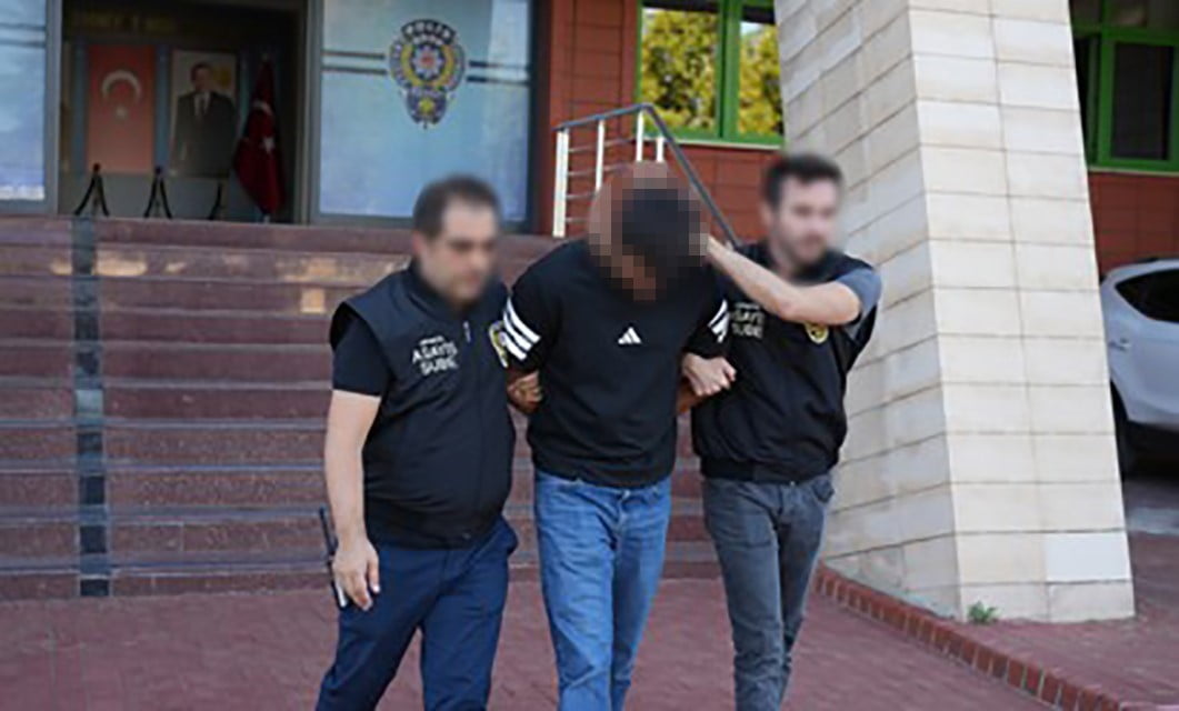 ISPARTA’DA HAKKINDA KESİNLEŞMİŞ 14 YIL 7 AY HAPİS CEZASI BULUNAN FİRARİ HÜKÜMLÜ, POLİS EKİPLERİNCE...