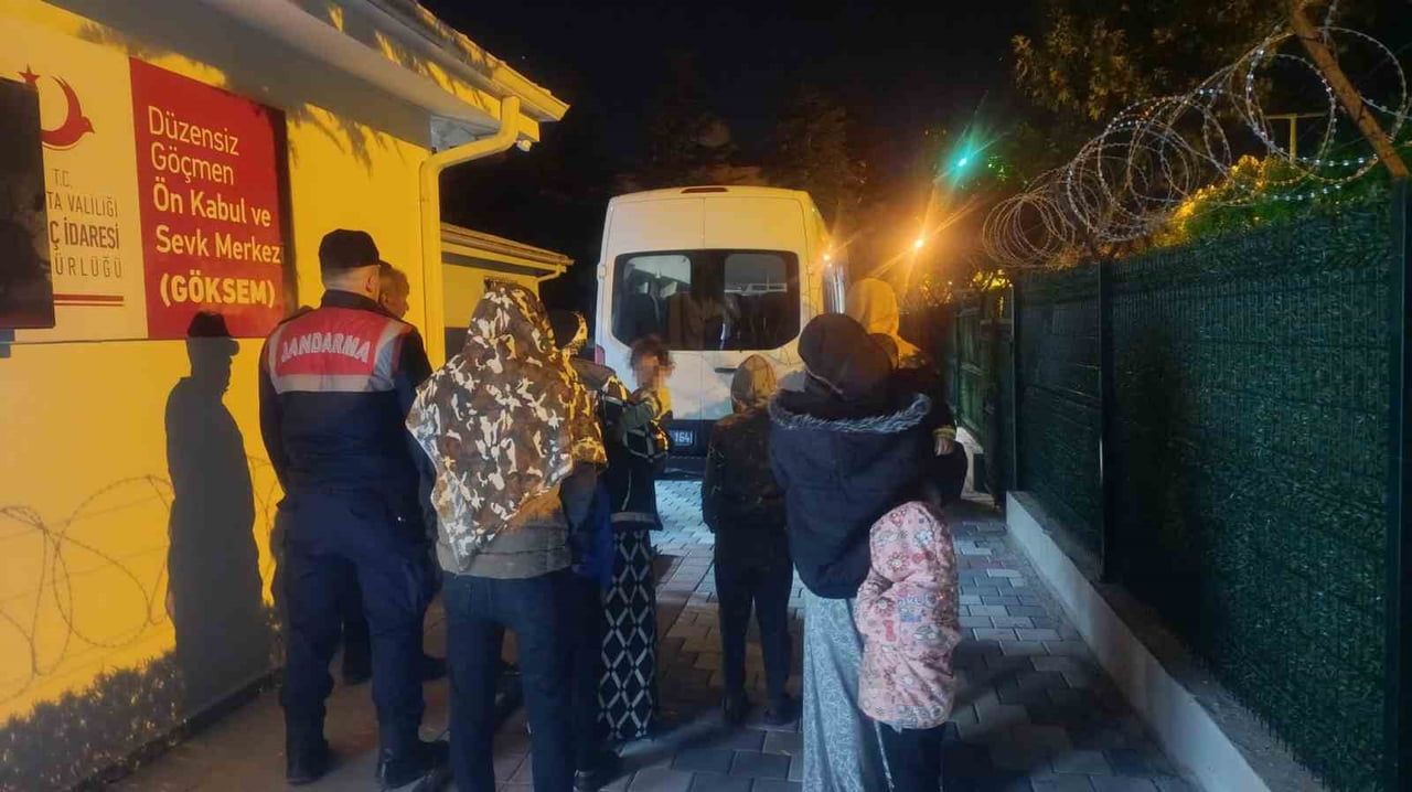ISPARTA İL JANDARMA KOMUTANLIĞI EKİPLERİNCE DÜZENSİZ GÖÇ VE GÖÇMEN KAÇAKÇILIĞIYLA MÜCADELE...