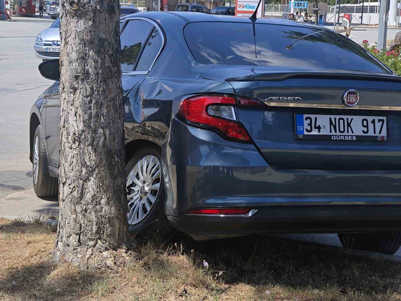 ISPARTA’NIN YALVAÇ İLÇESİNDE MEYDANA GELEN TRAFİK KAZASINDA  ÇARPMANIN ETKİSİYLE SAVRULAN ARAÇ...