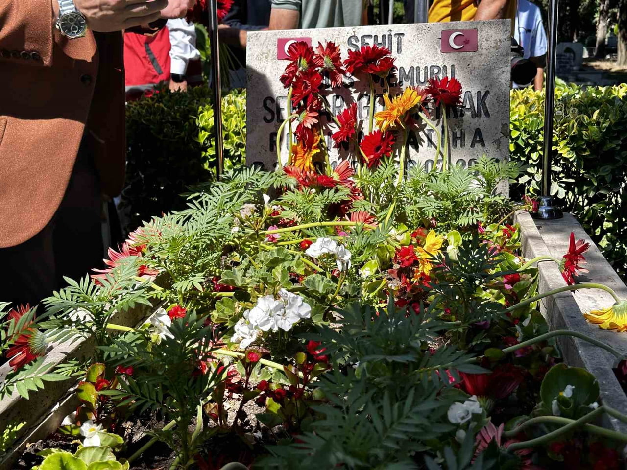 İSTANBUL'DA 10 YIL ÖNCE ARNAVUTKÖY TOPKULE KIŞLASI'NA GİRMEK İSTERKEN FETÖ'NÜN DARBE GİRİŞİMİ...