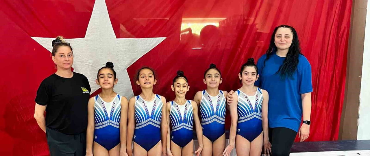 İSTANBUL'DA DÜZENLENEN KÜÇÜK KADINLAR 1. ETAP TÜRKİYE CİMNASTİK ŞAMPİYONASI'NDA MÜCADELE EDEN...