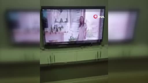 İstanbul'da evlere giren dev çekirgeler paniğe neden oldu