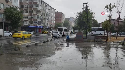İstanbul'da sağanak yağış etkili oldu