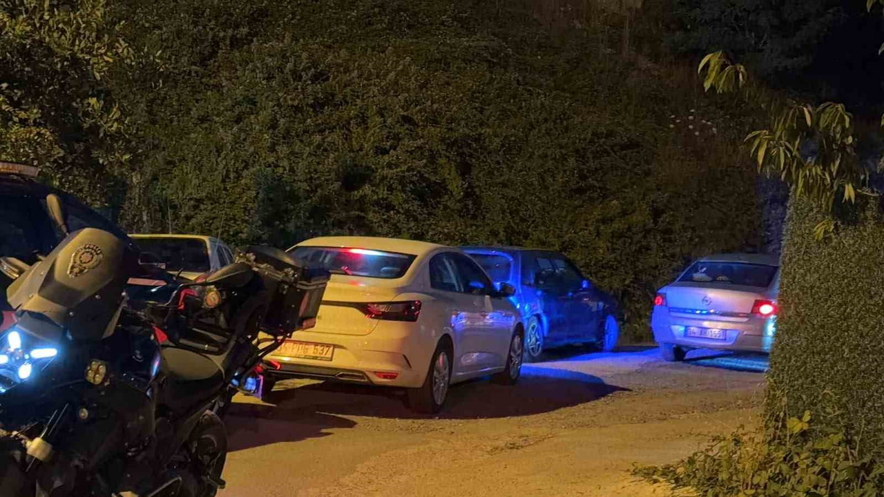 İSTANBUL'UN ARNAVUTKÖY İLÇESİNDE, HAKKINDA UZAKLAŞTIRMA KARARI BULUNAN ŞAHIS, BOŞANDIĞI EŞİNİN...