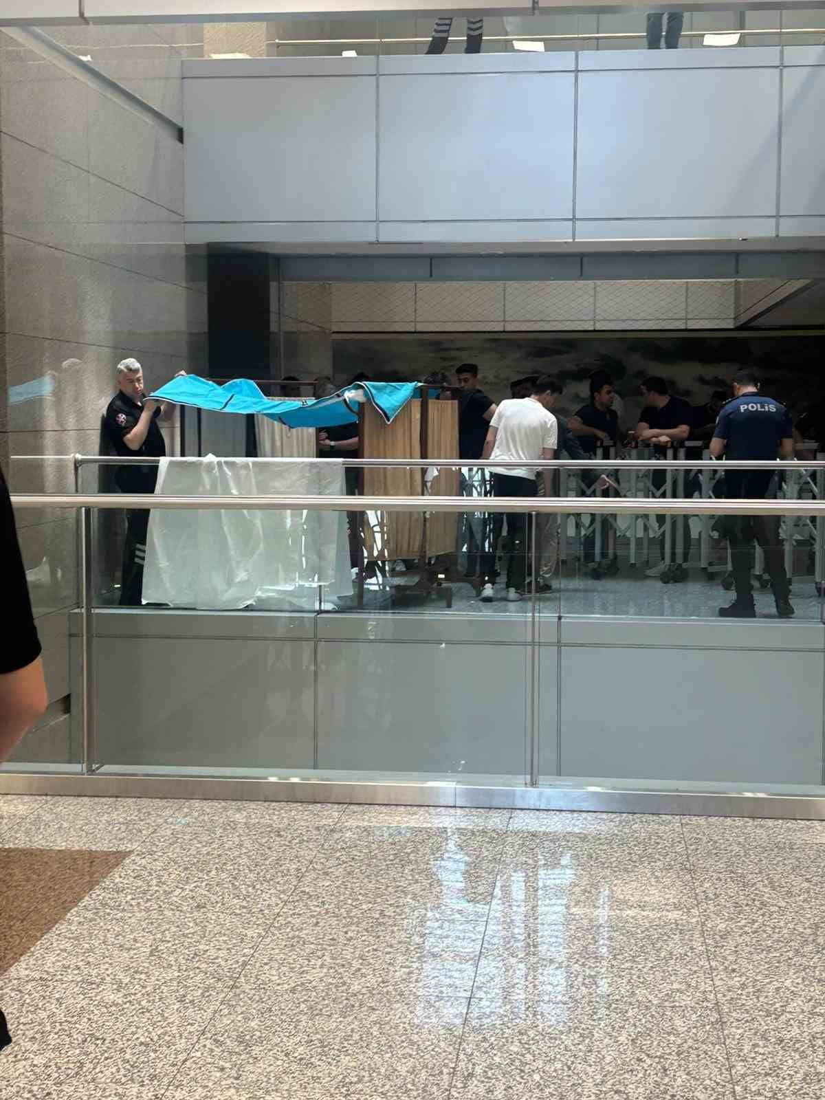 İSTANBUL ADALET SARAYI'NDA TUTUKLANMASI İSTEMİYLE HAKİMLİĞE SEVK EDİLEN HIRSIZLIK ŞÜPHELİSİ, 6’NCI...