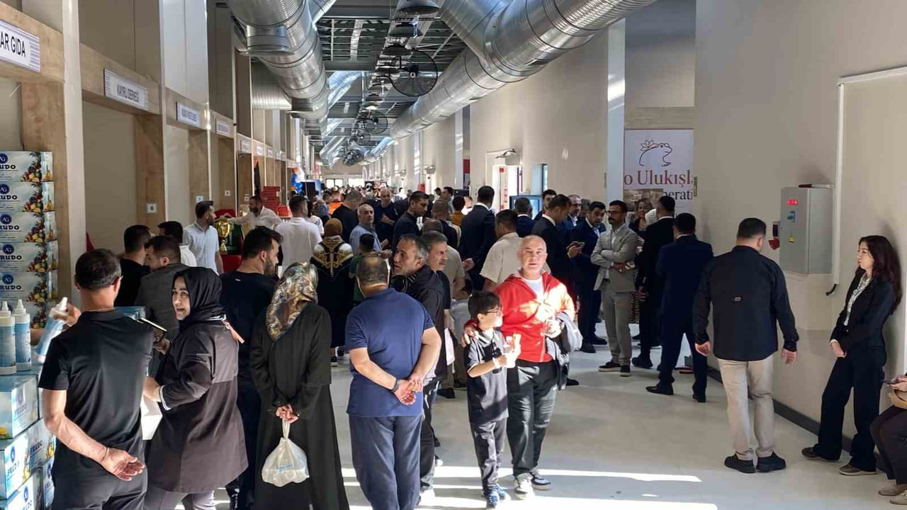 İSTANBUL’DA 4 GÜN BOYUNCA SÜRECEK NİĞDE TANITIM GÜNLERİ’NİN İLK GÜNÜNDE VATANDAŞLAR AKŞAM...