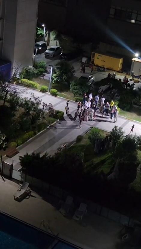 İSTANBUL ESENYURT’TA HAVAİ FİŞEK PATLATARAK KUTLAMA YAPMAK İSTEYEN YABANCI UYRUKLU AİLE, ORTALIĞI...