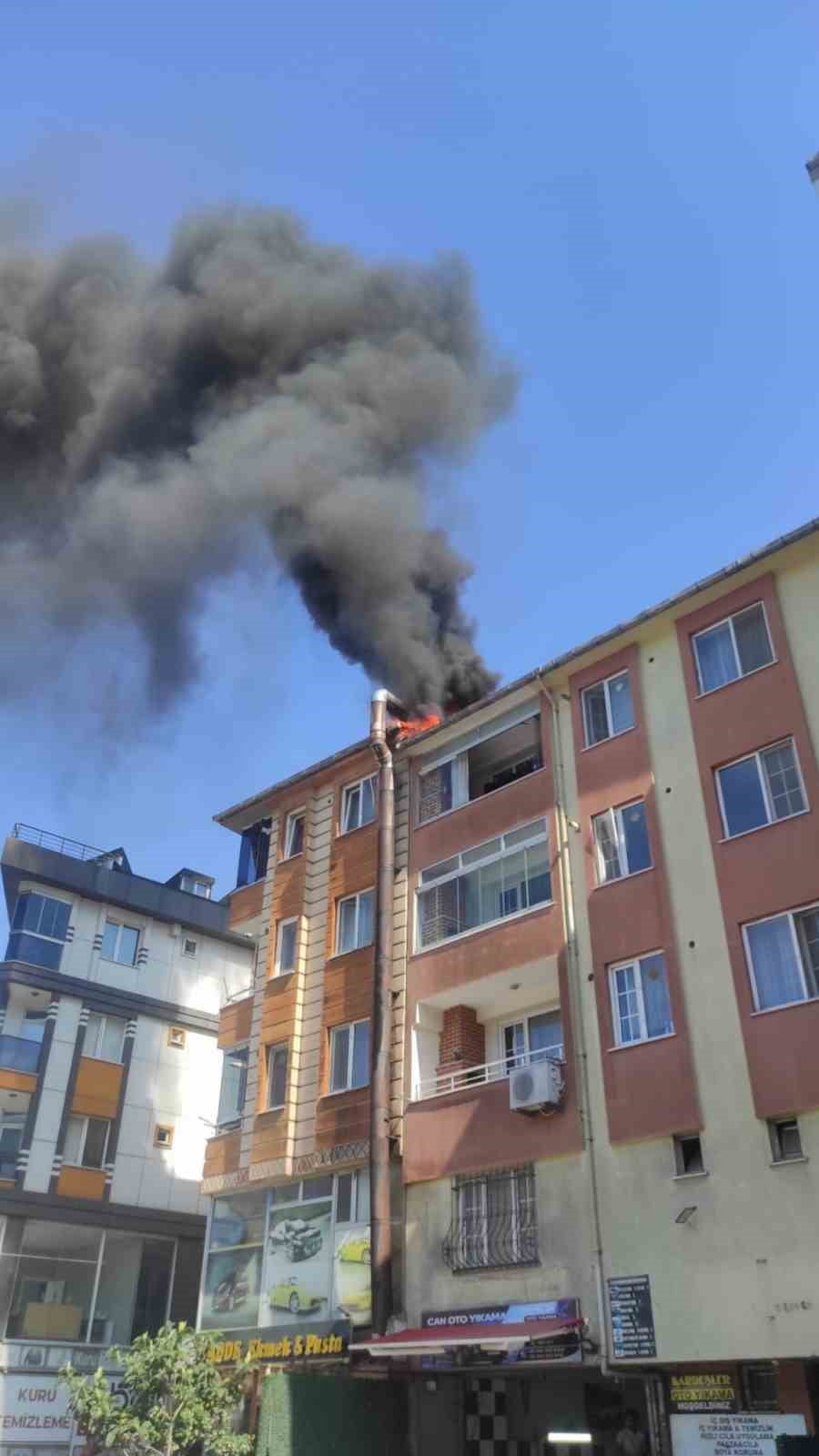 İSTANBUL EYÜPSULTAN’DA 4 KATLI BİNANIN GİRİŞ KATINDA BULUNAN EKMEK FIRINININ HAVALANDIRMASINDA...