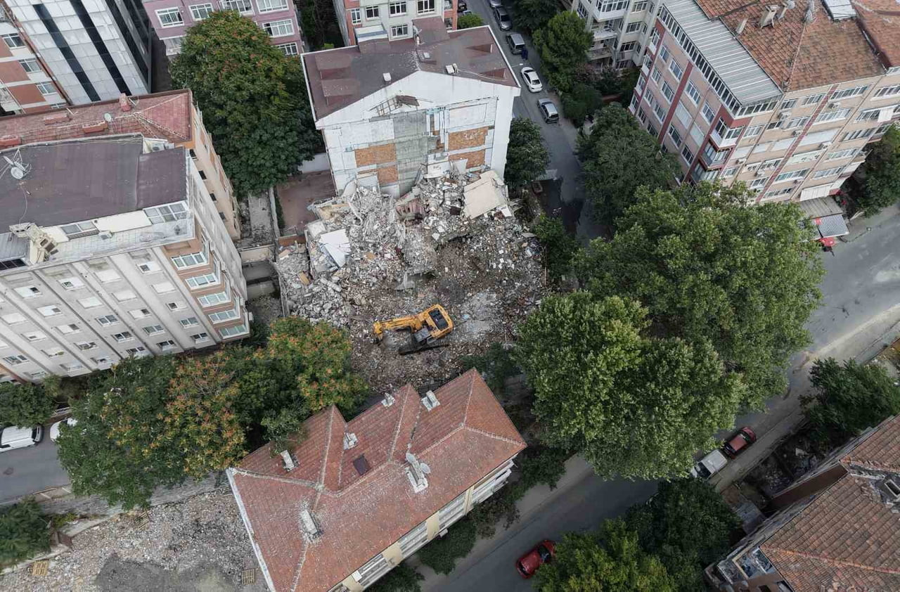 İSTANBUL GENELİNDE BÜYÜK İLGİ GÖREN "YARISI BİZDEN" KAMPANYASI ÇERÇEVESİNDE KENT GENELİNDE KENTSEL...