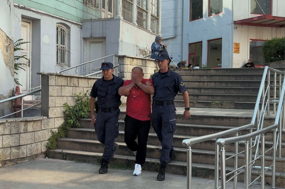 İSTANBUL HALİÇ’TE, ATATÜRK KÖPRÜSÜ’NÜN ALTINDAN GEÇİŞ YAPARKEN KÖPRÜ AYAĞINA ÇARPAN TUR...