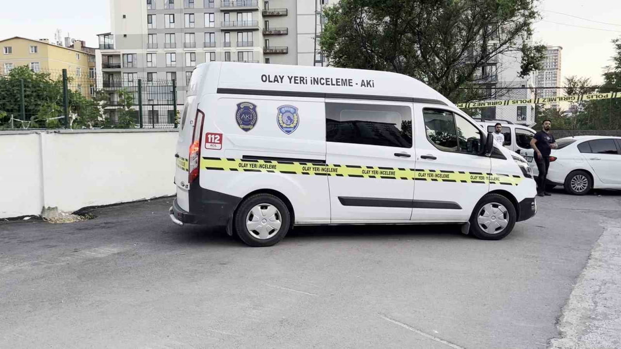 İSTANBUL (İHA) - KARTAL’DA METRUK BİR GECEKONDUDA KADIN CESEDİ BULUNDU. BİR SÜREDİR KAYIP OLDUĞU...