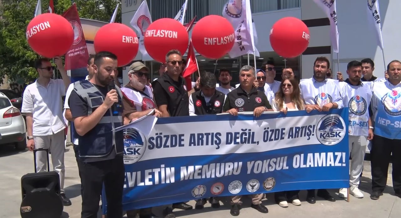 İSTANBUL KÜÇÜKÇEKMECE'DE TOPLANAN BAĞIMSIZ KAMU SENDİKALARI KONFEDERASYONU (KASK) ÜYELERİ...