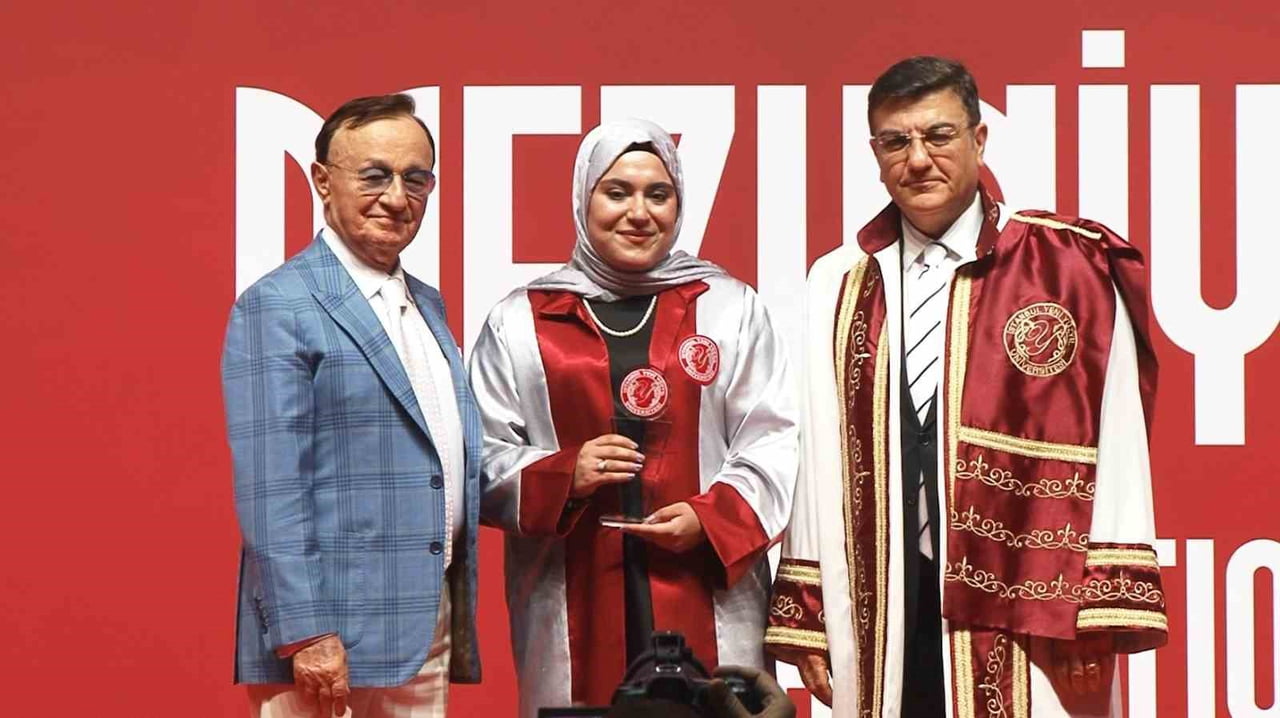 İSTANBUL YENİ YÜZYIL ÜNİVERSİTESİ 2025-2026 AKADEMİK YILI MEZUNİYET TÖRENİ'NDE 10 FAKÜLTE VE 2...