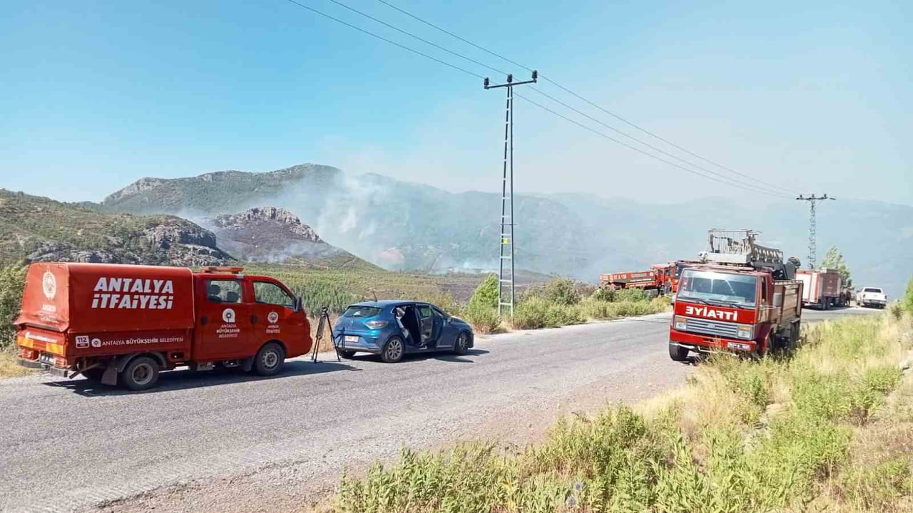 İTFAİYE DAİRESİ BAŞKANLIĞI EKİPLERİ, SON GÜNLERDE ART ARDA MEYDANA GELEN ORMAN YANGINLARINDA YOĞUN...