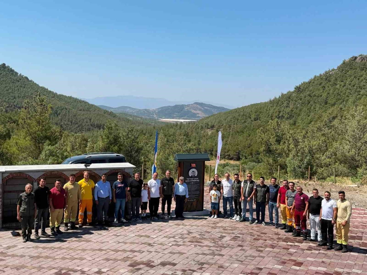İZMİR'İN BERGAMA İLÇESİNDE ÇIKAN ORMAN YANGININA GİDERKEN GEÇİRDİĞİ TRAFİK KAZASINDA ŞEHİT OLAN...